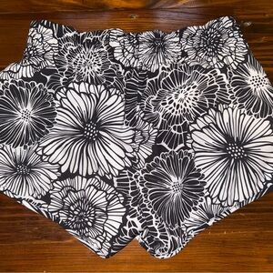 Rabbit running Black and White shorts XS